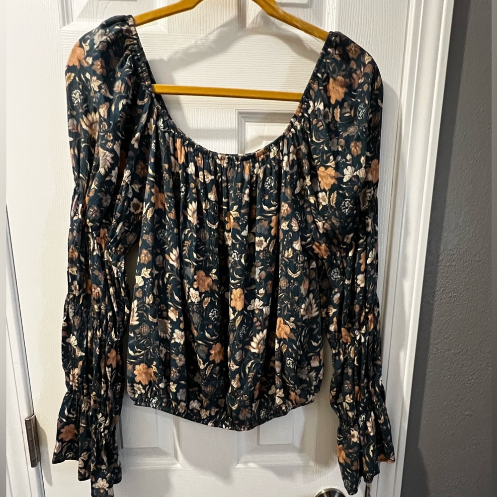 Cropped bell sleeve top by Easel